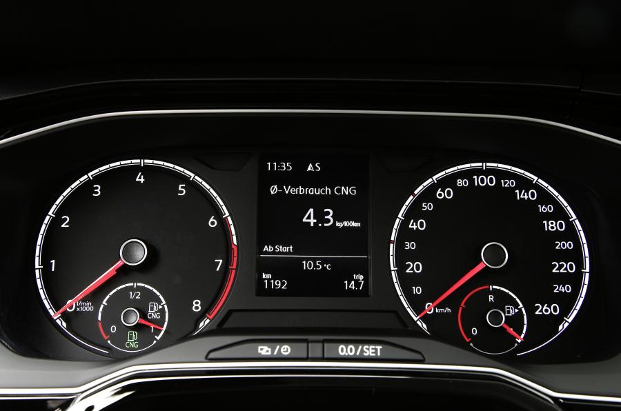 Панель приборов Volkswagen Polo TGI (Typ AW) 2017 года  (WW) (фото 6 из 20)